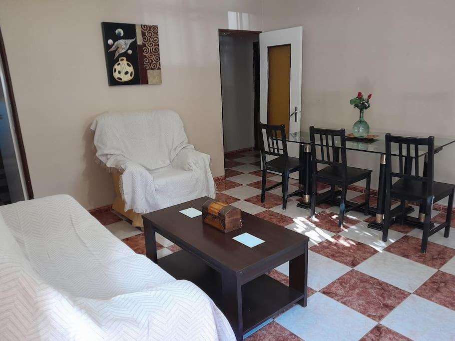 דירות Alcalá de Guadaira Disfruta De Un Barrio Tranquilo מראה חיצוני תמונה